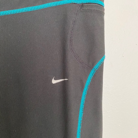 💥3/$25💥 NIKE Dri-Fit Workout Gray Capris Leggings Size M - Picture 3 of 9